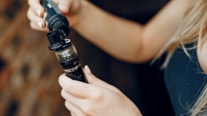 Vapoter pour moins cher : les e-liquides à prix réduits qui valent le détour